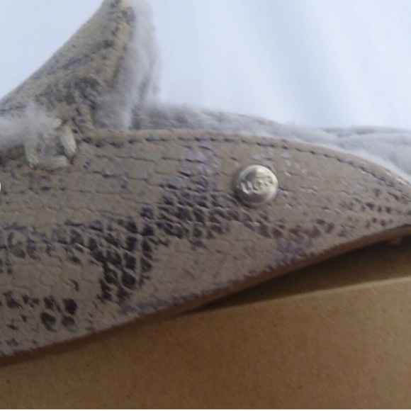 🎈FINAL SALE 🎈UGG Lane Sheepskin Slip On Mule Snake Embossed NEW * - Picture 4 of 10